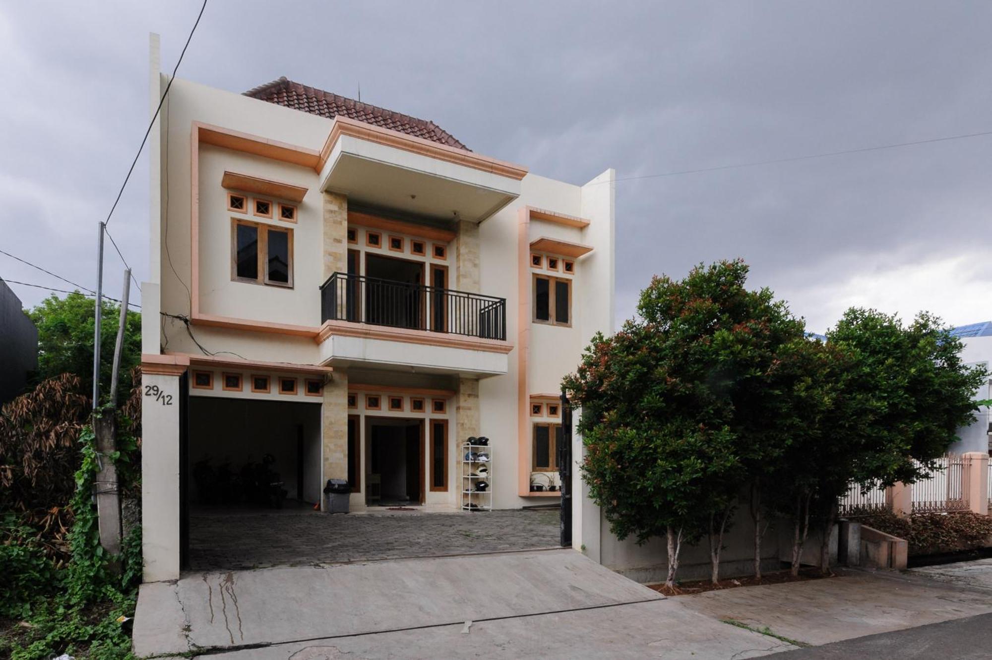 Rumah tetamu Reddoorz At Meruya Utara *