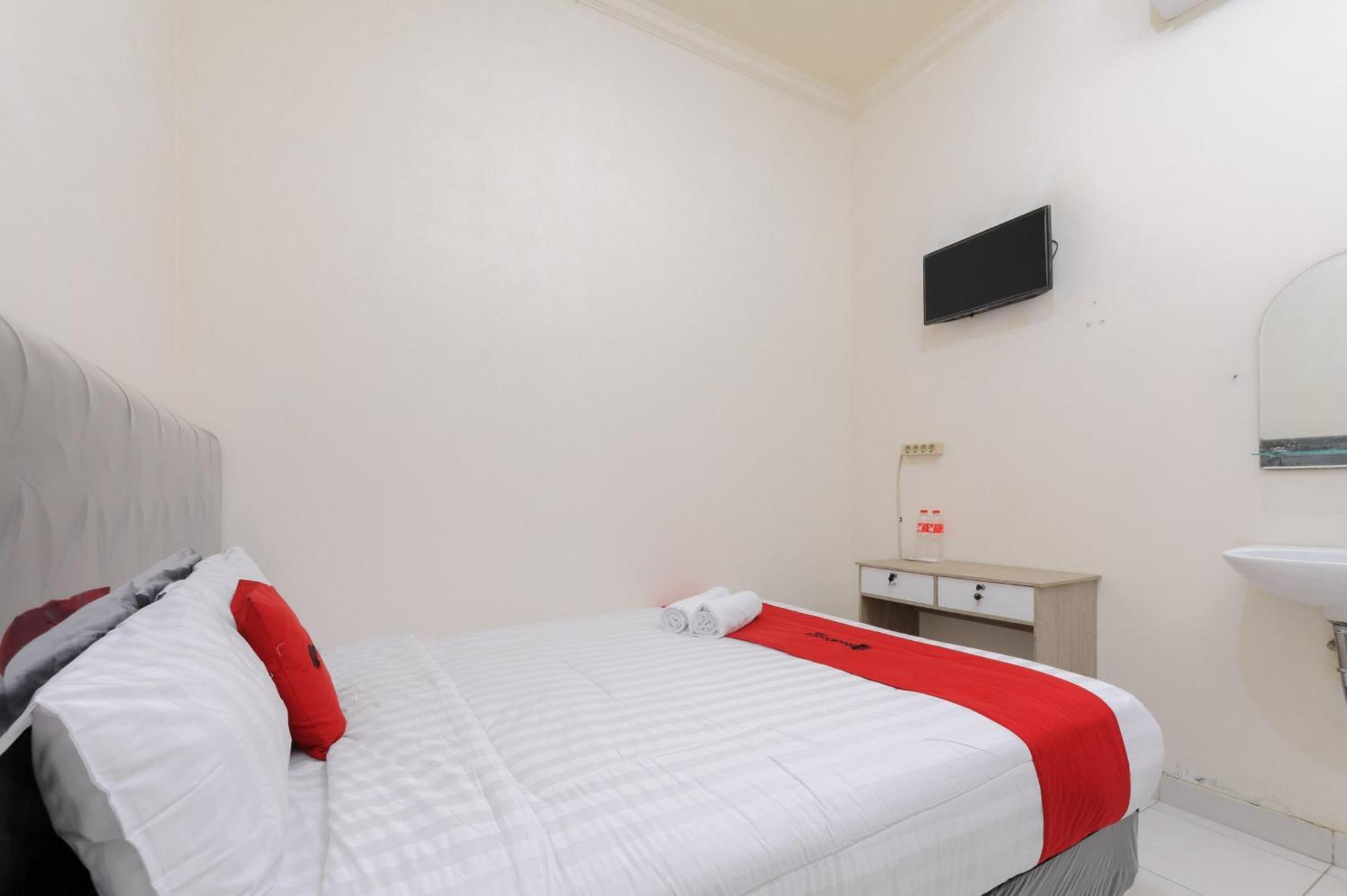 Reddoorz At Meruya Utara Rumah tetamu