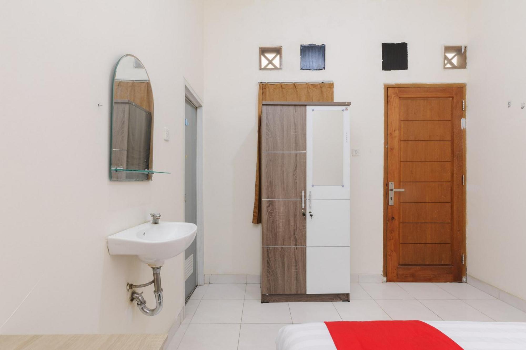 Gasthuis Reddoorz At Meruya Utara