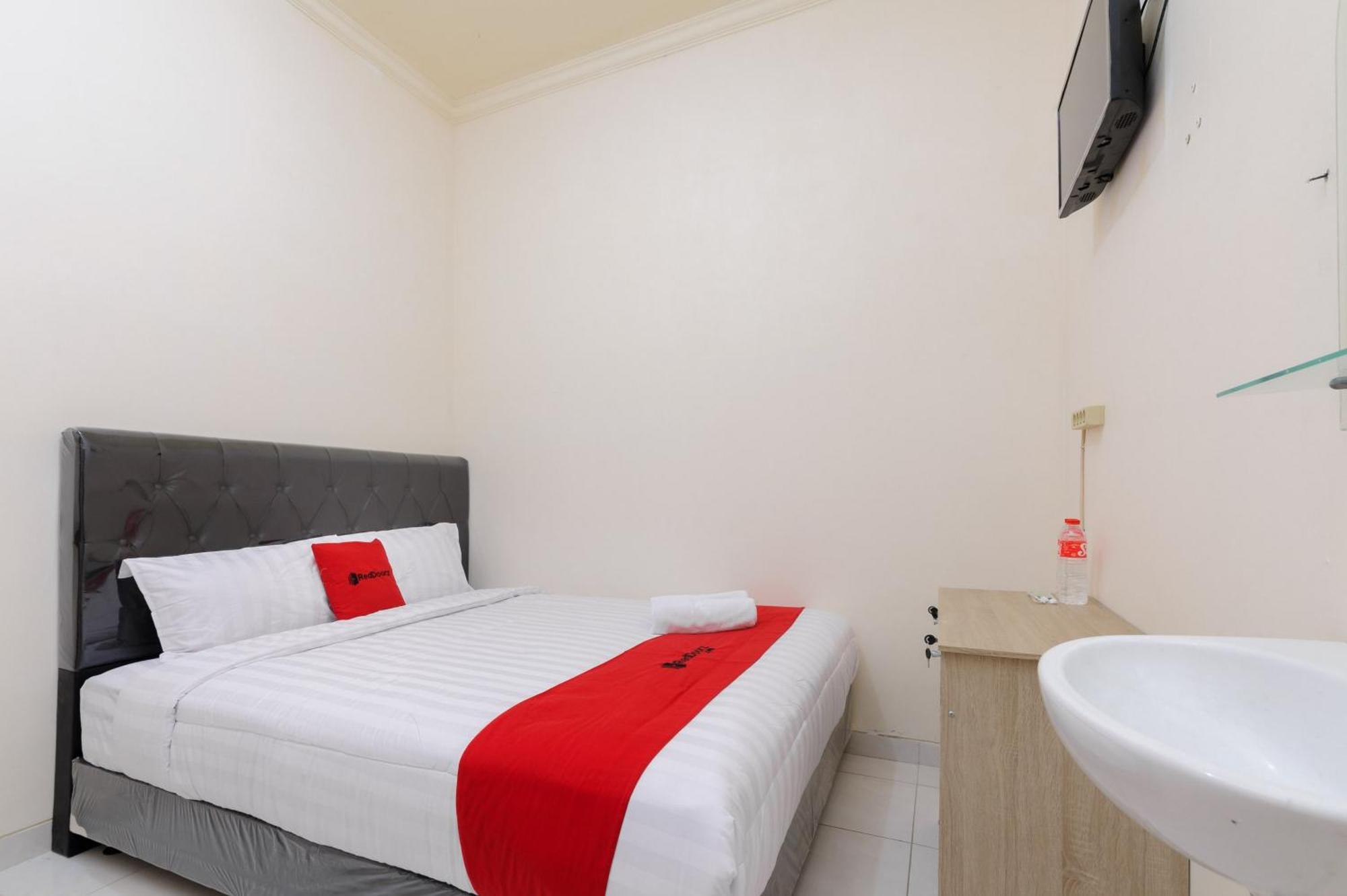 Reddoorz At Meruya Utara Rumah tetamu Jakarta